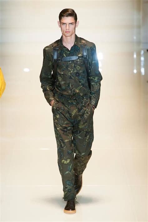 gucci hk uniform